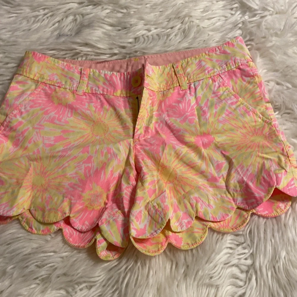Lilly Pulitzer Buttercup Shorts size 4 excellent condition